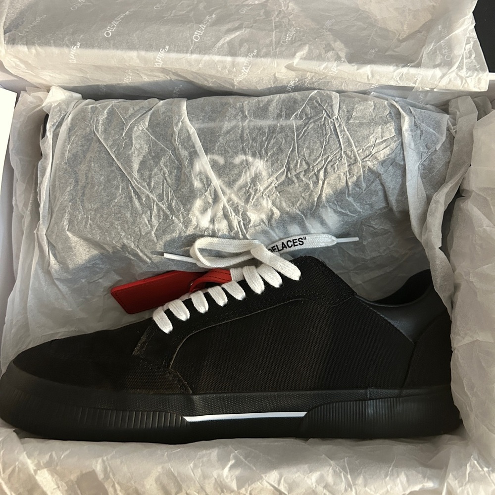 Off-White - Picture 3 of 9